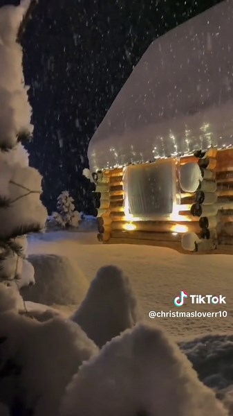 Christmasloverr10 (@christmasloverr10)’s video of let it snow