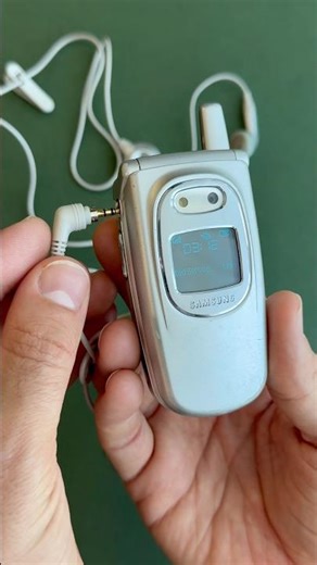 Samsung SGH p510 The secret button from 2004! 🤫 #samsung #retro #sgh #nostalgia