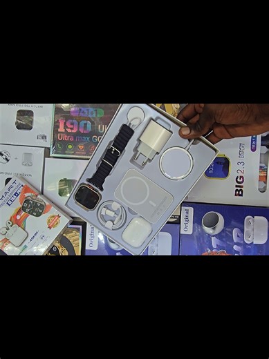 New arrivals 🔥 ladies smart Watch Price:R250 colours above order yours on WhatsApp 0788465778 #zimtiktokers🇿🇼🇿🇼🇿🇼 #fyp #goviral #southafricatiktok🇿🇦 #fashion