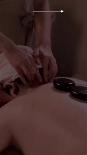 🔥 MASSAGE ĐÁ NÓNG – THƯ GIÃN TỪNG ĐIỂM CHẠM 🔥 Bạn đang đau mỏi vai gáy? Cơ thể căng cứng, stress kéo dài? Ngủ không ngon, người lúc nào cũng mệt? 👉 Massage đá nóng tại Queen Spa chính là liệu pháp giúp bạn thả lỏng cơ thể – phục hồi năng lượng – nhẹ người tức thì. 💆‍♀️ Liệu pháp đá nóng mang lại: ✨ Làm giãn cơ sâu – giảm đau nhức nhanh ✨ Kích thích tuần hoàn máu ✨ Giải tỏa căng thẳng, stress ✨ Thư giãn tinh thần – ngủ ngon hơn ✨ Ấm người, cực kỳ phù hợp thời tiết mệt mỏi 🔥 Đá bazan thiên nh