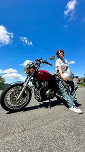 . お疲れ様ですʕ•̫͡•ʔ @nc_aika の日常REEL🎥 ガソリン代の高騰が止まらない😢 みんなの地域はいくらぐらい？？ コメント欄で教えて下さい✍️ やっぱり都会は安いのかなぁ〜 撮影▶︎ @akiller_bowlinghigh ━━━━━━━━━━━━━ 🏍️▶︎ HONDA CB400four （nc36） 👟▶︎ @scoyco_jp 🪖▶︎ @ttandco_japan TOECUTTER SG/DOT GINGIRA 70's SILVER トゥーカッター SG/DOT ギンギラセブンティーズ color▶︎シルバー TT&CO.オンラインショップ ▶︎ https://www.ttandco.com/ #ttandco #ttandcojapan #toecutter #フルフェイス #ヴィンテージ ━━━━━━━━━━━━ 私のボウリングアカウント ↳ @aika_bowling 🎳 ボウリングウエアはこちら ↳ https://369mart.base.shop/ ✼••┈┈┈┈┈┈•tag•┈┈┈┈┈┈••✼ #バイク写真部 #バイク女子と繋が