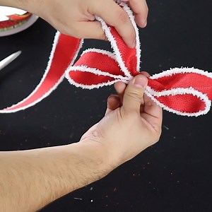 2.8M views · 2.5K reactions | How to make a perfect Christmas bow 5 ways. | DIY with Hometalk | Facebook