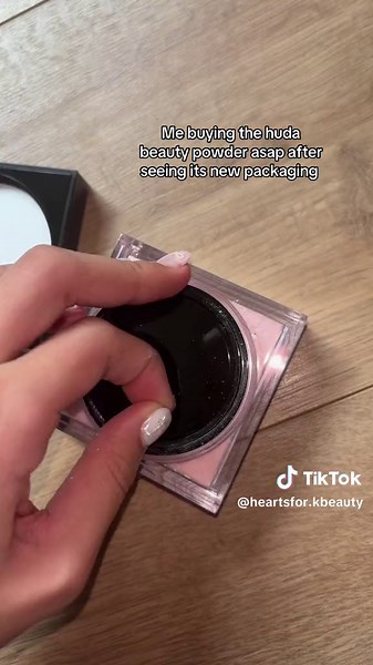 Huda Beauty Setting Powder: New Packaging Review