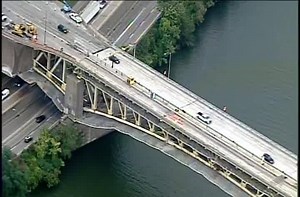 FINALLY OPEN: Chopper 11 captured the first cars crossing the Liberty Bridge since it was closed to traffic 25 days ago. The bridge is now open…but with weight restrictions. http://on.wpxi.com/2cyMKBH Coming up on CH11 News at 5 & 6: WPXI Amy Marcinkiewicz speaks with PennDOT officials to learn more about the weight restrictions in place and when they will be removed. | WPXI-TV Pittsburgh