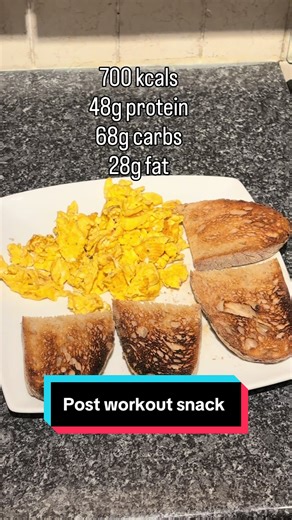 I could eat this every day without fail 😂 Healthy nutrition is essential for your body to fuel your workouts but also to recover from them #nutrition #postworkoutfuel #healthyeating #recovery #fyp