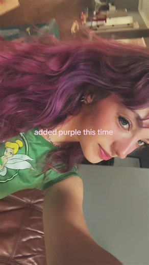 don’t mind the bee I refresh after tournaments HAHA #pinkhair #purplehair #hairdye #scad