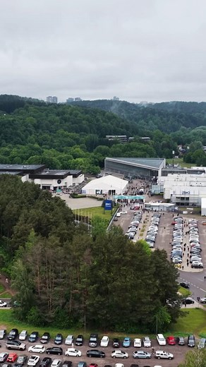 LOGIN lankytojai to tikrai nesitikėjo: nusidriekė eilės prie ypatingos NORFA stotelės 🤩 #delfilietuva #login | DELFI.lt