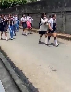 Equadorian college female students are doing their strongest spik challenge
