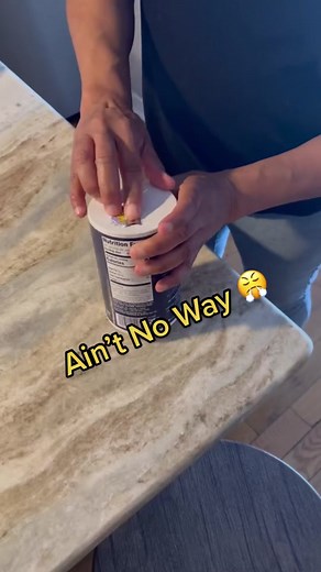 Shake it like a salt shaker 🤯🤯 #tips #tricks #tipsandtricks #that40yearguy #wow #amazed #hack #howto #aintnoway #homehacks #kitchen #kitchenhacks @trip82city