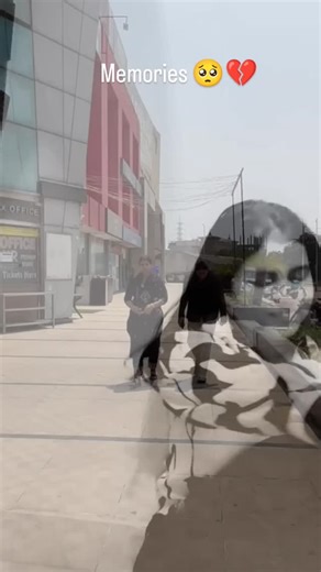 ANSHIKA❤️ on Instagram: "🥺💔miss you bhen 😭💔aaja yrr bhen 💔🥺"