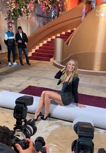 Nikki Glaser Red Carpet Moments at the Golden Globes