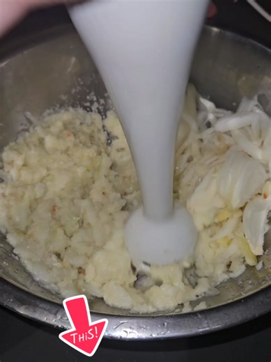 This hand blender makes cooking so fast and easy 😍🥣 Blend soups, sauces, smoothies, and baby food in seconds with zero mess. Powerful, compact, and super simple to use — perfect for everyday cooking and quick meals. Once you try it, you won’t want to cook without it. Click the link below to get yours before it sells out!#KitchenMustHave #TikTokMadeMeBuyIt #CookingHacks #HomeEssentials #HandBlender