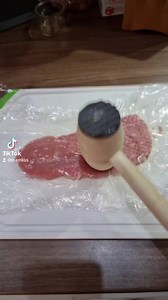 Endlich mal wieder Schnitzel gemacht. Das ist auch sowas was immer Mittags zum Abendbrot geht. Ei ist mir viellei bisl misslungen 🤣🤣 Schönes Wochenende euch ❤❤ #schnitzel #lecker #essen #kochen #rezept #osten #thüringen #gera #füreuch #lifeisbeautiful #lifestyle #ich | dr.emkus