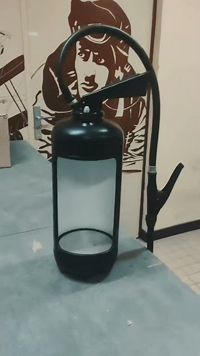 extincteur déco customisé avec système de lumière