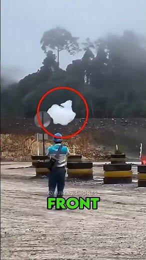 What really happens if a cloud falls right in front of you… could you touch it?☁️🤯