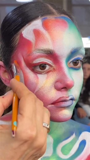 ¡Ya están abiertas las inscripciones para los CURSOS MONOGRÁFICOS 2026! 🌈⚡️ ✨ PRO ARTISTIC MAKEUP ✨ 📅 Todos los miércoles por la mañana, de 9:30 a 13:30 🗓 Del 04 de febrero al 29 de abril de 2026 💄 Este curso está dirigido a todas las personas que desean adentrarse en el mundo del maquillaje de fantasía y adquirir, desde las bases fundamentales, los conocimientos necesarios para introducirse en el mundo del maquillaje artístico, tanto facial como corporal, desde un punto de vista pictórico y