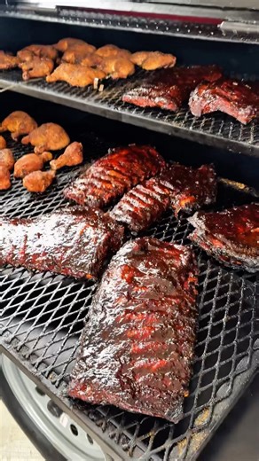 Rib preview on the HBT Gameday. Thyron Matthews Style…#sogood #foodie #hbtsmokers #thyronmatthews
