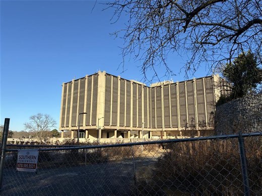 19-year-old dies after falling off abandoned Georgia hospital building used in 'Stranger Things'