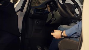 587 reactions · 243 shares | Deine Warnlampe im Auto blinkt? PACE erklärt dir, was wirklich in deinem Auto vor sich geht. Jetzt auf Kickstarter mit 25% Rabatt vorbestellen! | PACE | Facebook