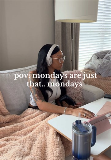 Multifunctional Rolling Desk for Work and Play at Home