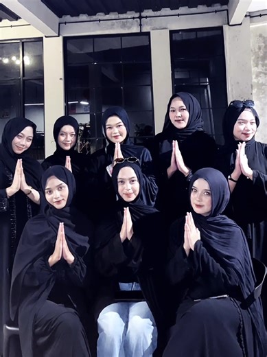 Tren Bukber di Ramadhan: Outfit Hitam Terbaru