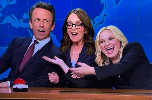 ‘SNL’s Weekend Update Reunites Amy Poehler, Tina Fey & Seth Meyers For Joke-Off