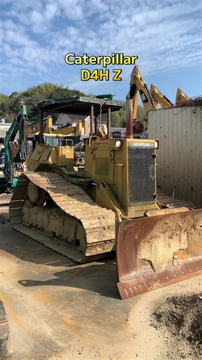 Caterpillar Bulldozer D4H Z #caterpillar #bulldozer #dozer #d4h #d4