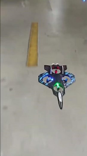 Avion de chasse à quatre axes télécommandé #drone #avion #jouets