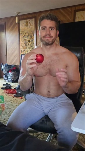 Derrick Henry on Instagram: "Challenge to split and apple"