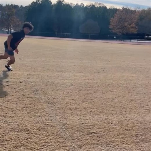 Phenom Training on Instagram: "DB guys working…… #phenomtraining #athletedevelopment #athletetraining #trainingvideos #defensiveback"