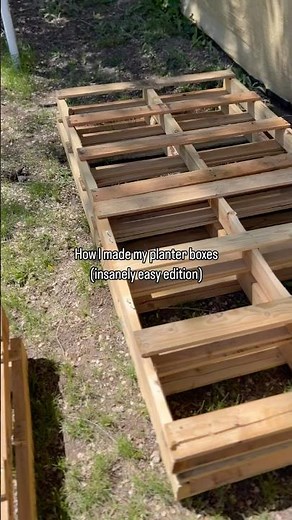 Best way and easiest way I’ve found to make planter boxes from wood pallets. #garden #planterbox