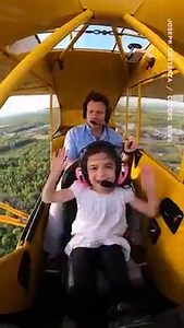 577K views · 10K reactions | This clip of a dad taking his daughter for her first ever flight is so wholesome! ✈️ | UNILAD Tech | Facebook