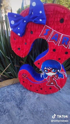 Piñata temática de Ladybug para fiestas