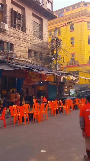 What’s better than a winter-morning breakfast trail through the streets of Kolkata? t2 did just that on Wednesday, digging into champion bites — buttery toast and ghugni to soft idlis with sambar. Stay tuned to catch all the delicious stops from our breakfast adventure. Locations: 📍National Economic Restaurant, Shyambazar 📍Bholanath Cabin, Baghbazar 📍Kona Dukan, B.B.D. Bagh 📍Maharaj, Sarat Bose Road 📍Ganesh Idli Shop, Russell Street | The Telegraph-t2