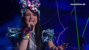 Schließlich ist es doch der große Mond geworden: Durch den Märchenwald schreitend, gibt unsere Jamie-Lee auch im Finale alles, um den Sieg nach Deutschland zu holen. | Eurovision Song Contest Deutschland