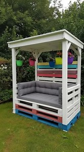 Creative Pallet Sofa Design. More Ideas@ https://pallettips.com/pallet-furniture/diy-outdoor-furniture-with-old-wood-pallets/ | Pallet Furniture