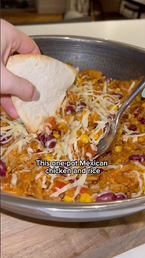 ONE POT MEXICAN CHICKEN AND RICE 🍗