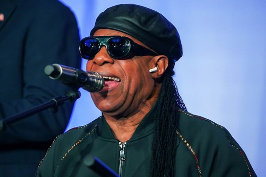 Stevie Wonder addresses rumor that he's not really blind: 'You know the truth'