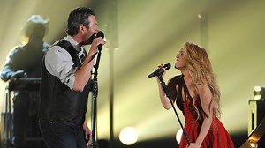 ACM Awards: Blake Shelton, Shakira Duet on ‘Medicine’ (Video)