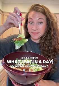 1,755 cals | 170g protein | 37g fiber ✨realistic what I eat in a day ✨ -127 lbs naturally I got to try a few new fun foods and I got to enjoy many of my tried and trues. It was as a tasty, tasty day! Thanks for being here! 🤗 #wieiad #whatieatinaday #fdoe #costco #pizza @Quest Nutrition @Veggies Made Great @Real Good Foods @TRUBAR @Costco Wholesale @Premier Protein