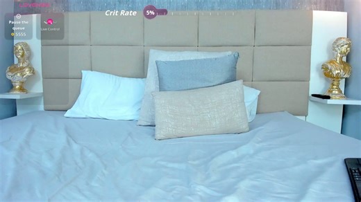 Hecate1_ sph posing on webcam