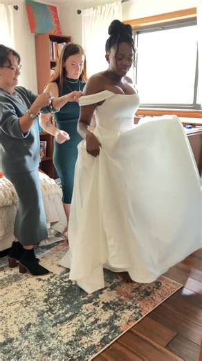 This dress is beautiful | DA Sandra