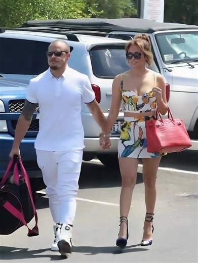 524K views · 494 reactions | “New love, new beginning?”  After a string of high-profile breakups, Jennifer Lopez is making headlines again — this time for someone new who’s put the spark back in her eyes. Who is he, and why is everyone talking? See the full story in the comments below  | Amazing Stories | Facebook