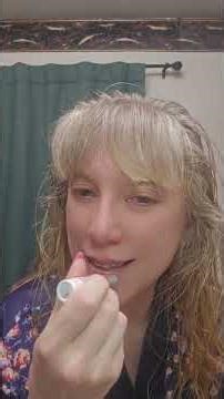 Enhanced Lips: Perfect for boosting the volume and color of your lips Glossy Finish: Color Gloss