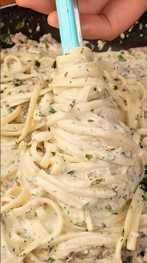 Creamy Garlic Mushroom Pasta in 15 Minutes (So Easy!)