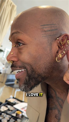 Is this curation hypnotizing you a bit, or is it just us? 👀💫 Seems like @iamgeoff.smith can pull off just about any look. 🌙 Here he’s wearing the Lucid Chain for layered shine, the Beaded Warrior Clicker for that textured stacked effect, and a lineup of 14k gold threadless ends: Elixir ✧ Vida ✧ Hypnotize ✧ Marquis ✧ Bella ✧ Georgina ✧ Mimosa ✧ Pixie Pin Find them at tawapa.com or request them at your favorite piercing studio. ⭐ #TawapaJewelry #EarPiercing #14kgold #PiercingInspiration #BodyJe