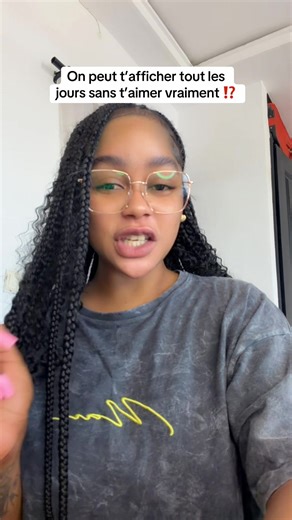 Un homme peut t’afficher mais sans t’aimer … par ce que quand on aime on protège on ne trompe pas pour ensuite se ramener avec des pardons inutiles pour refaire les même bêtises . Snap 👻 : darsimonaenfait ‼️ Mes cheveux on été fait ✔️ par @MD ESTHÉTIQUE 💈