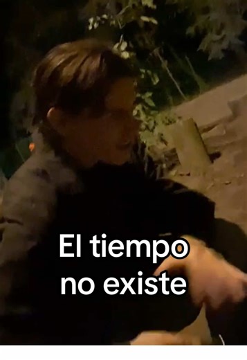 Explorando la Cuarta Dimensión con Humor y Filosofía