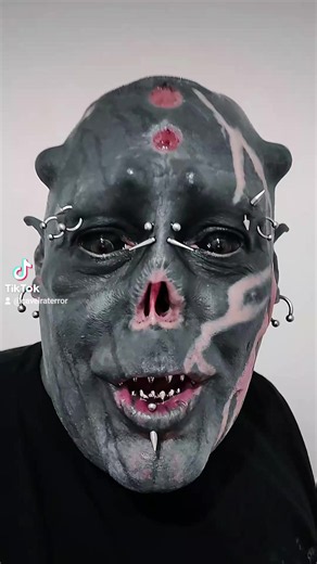 Modificação corporal ao extremo #mundo #rells #tattoo #brasil #curiosidades