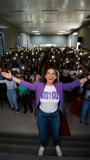 A menina que sonhava em ser professora ia amar saber... Eu já te ajudei?
